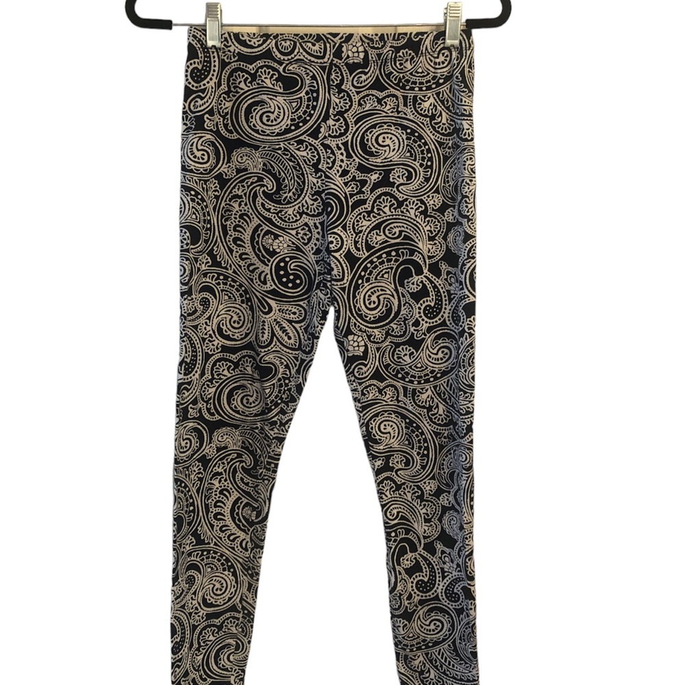 Forever 21 women's size L leggings, Black & White Design Lightweight